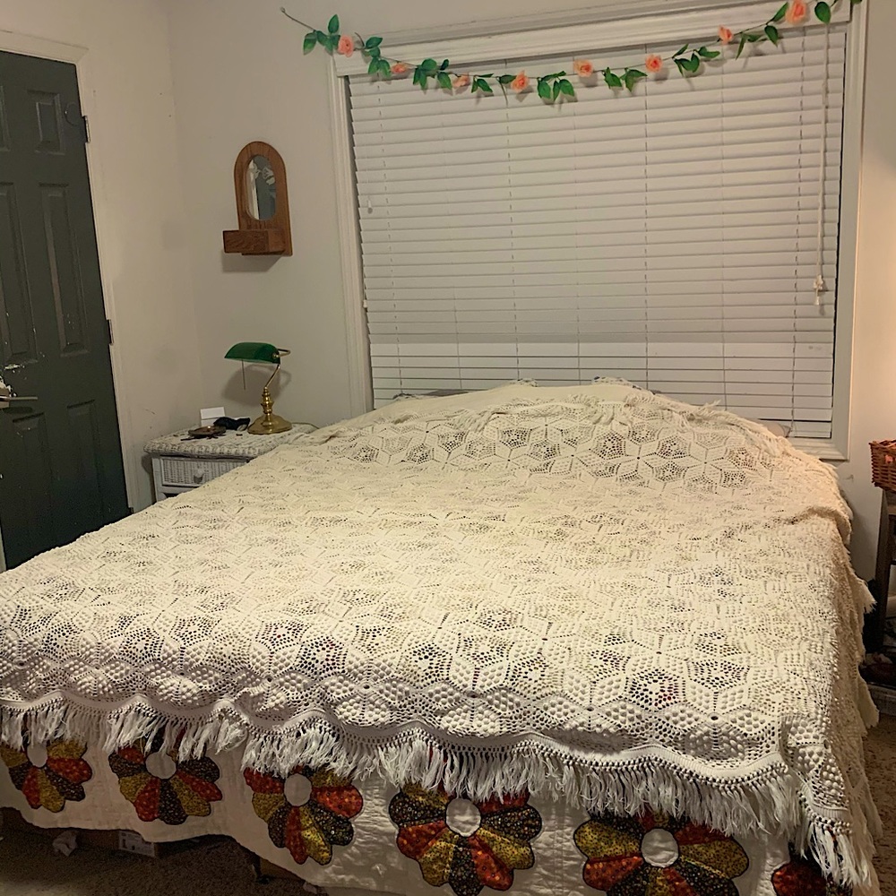 Antique Victorian hand crochet king size white fringe blanket